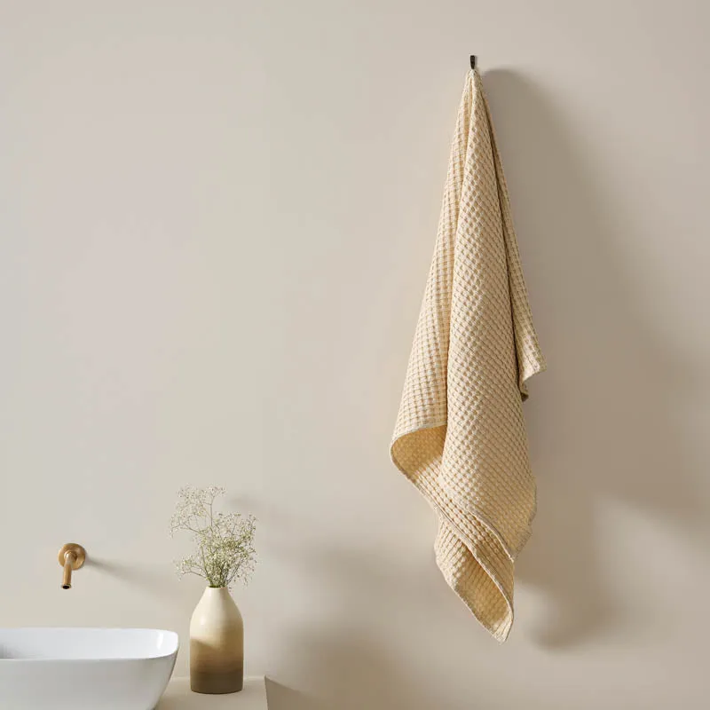 Fluffy Waffle Bath Towel (Beige) media 1