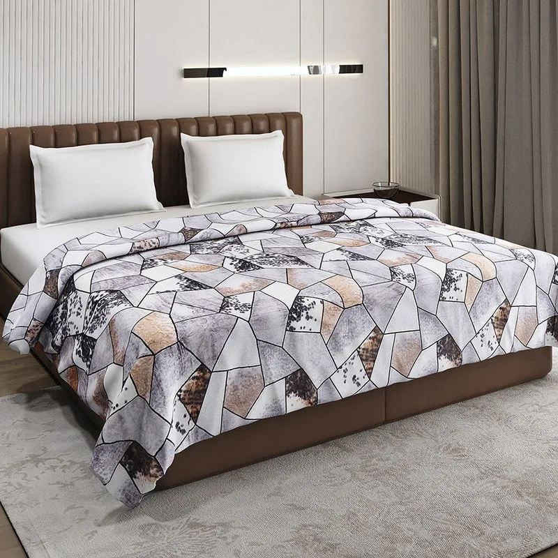 Monte Carlo Artesio Geometric Print Polyester Blanket (Multicolor) - 300 GSM media 1