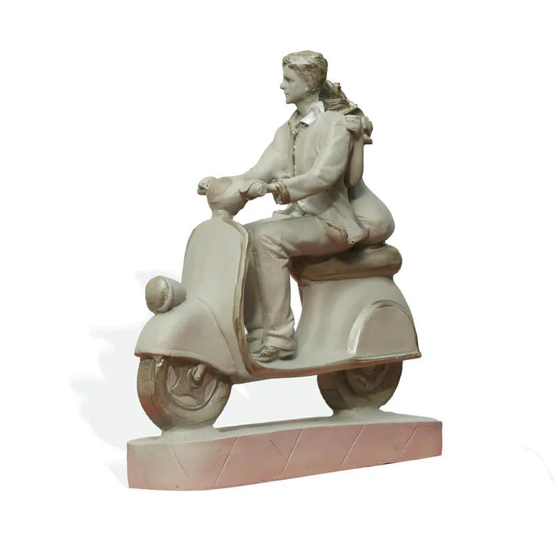 Scooter Couple Showpiece media 6