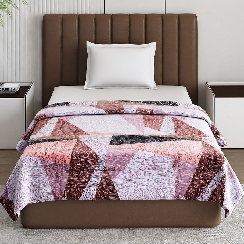 Monte Carlo Patchora Geometric Print Polyester Blanket (Pink) - 233 GSM media 4
