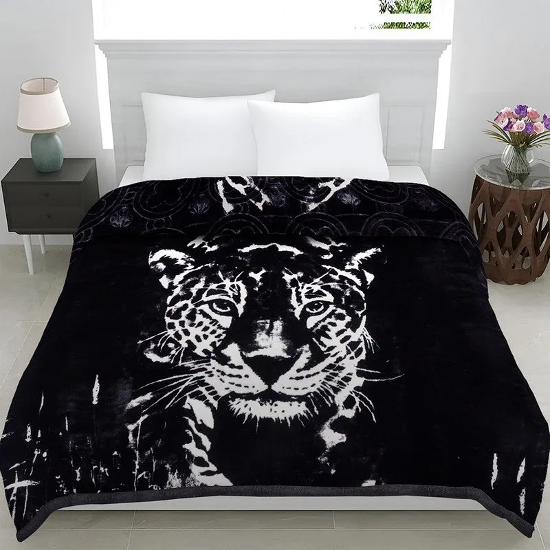 Obsidian Roar Blanket - 1300 GSM media 4