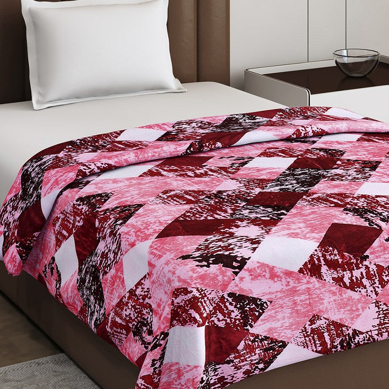 Monte Carlo Rosavera Geometric Print Polyester Blanket (Magenta) - 233 GSM media 5