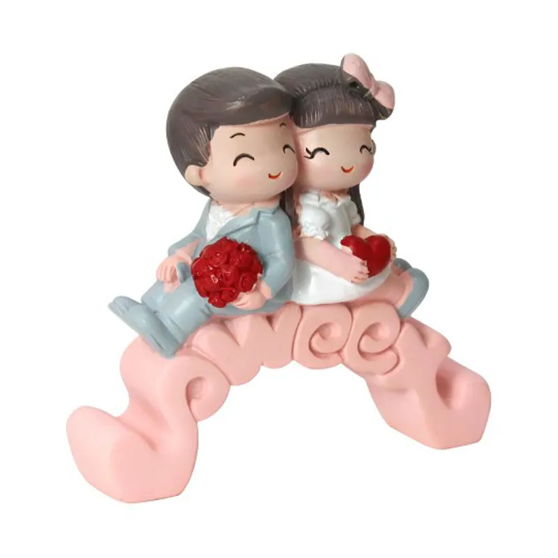 Sweet Couple Resin Showpiece media 4