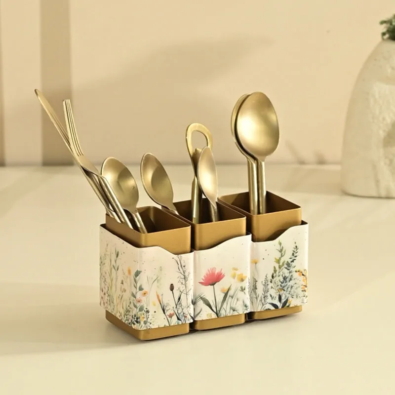 Lilia Wood Cutlery Stand media 1