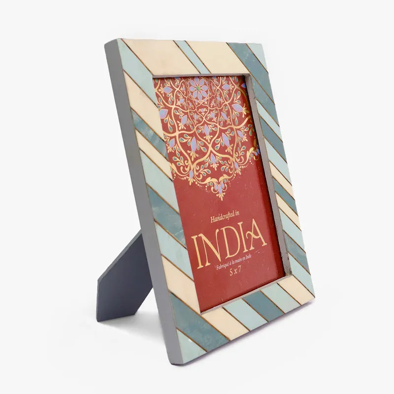 Nuxa Stripe Photo Frame media 3
