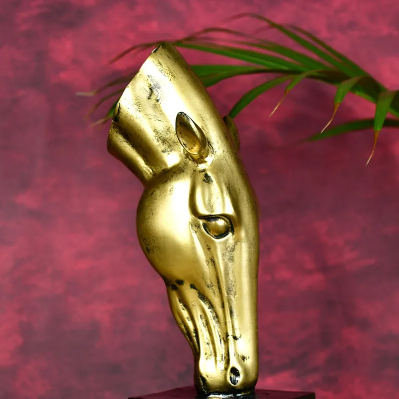 Gilded Emora Showpiece media 6