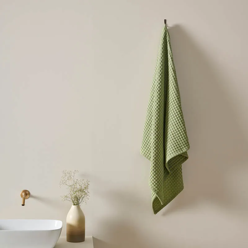 Rippley Plush Waffle Bath Towel (Green) media 1