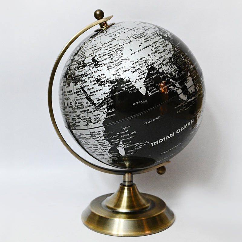 Around The Globe Showpiece - Silver media 3