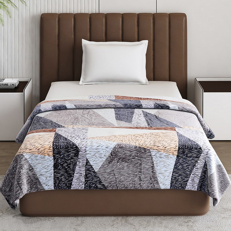 Monte Carlo Patchora Geometric Print Polyester Blanket (Brown) - 233 GSM media 4
