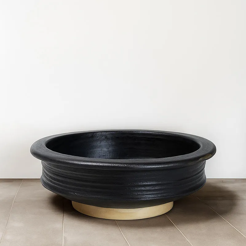 Manawari Clay Pot Black 2000 mL / 10 Inches media 1