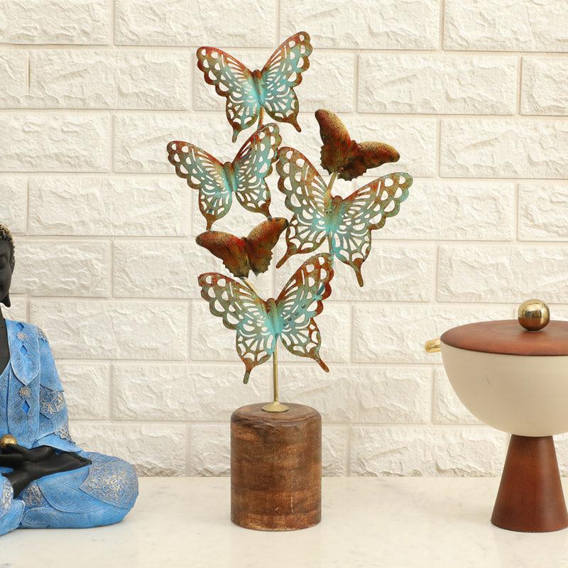 Darina Flutter Showpiece