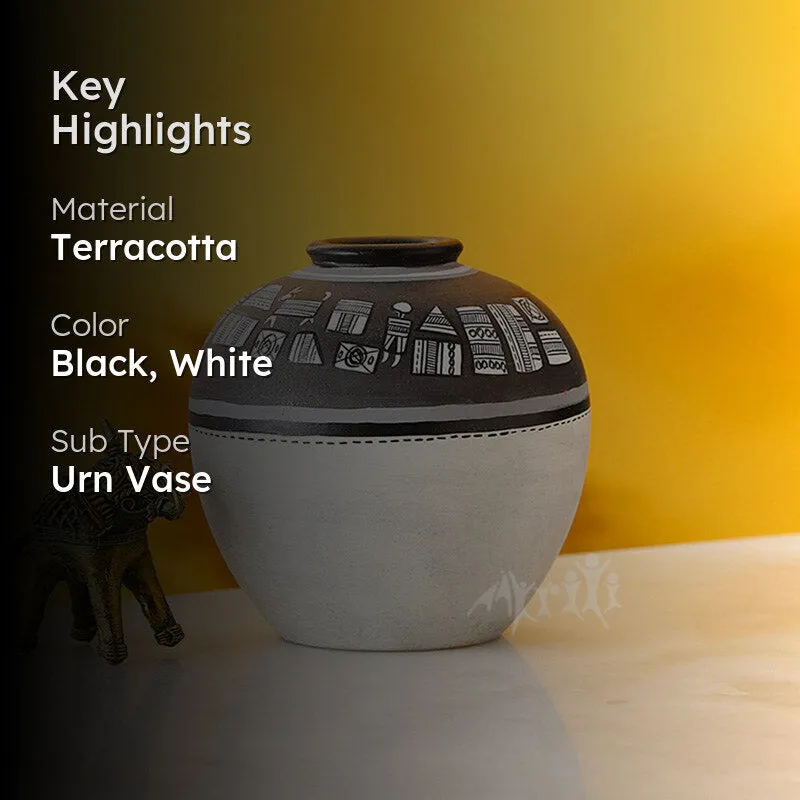 Shumaylah Handcrafted Terracotta Vase media 2