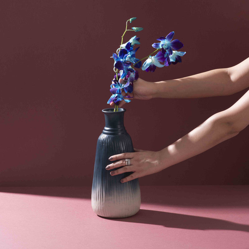 Breeze Metal Vase media 5