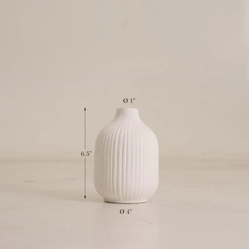 Nezi Vase - White media 4