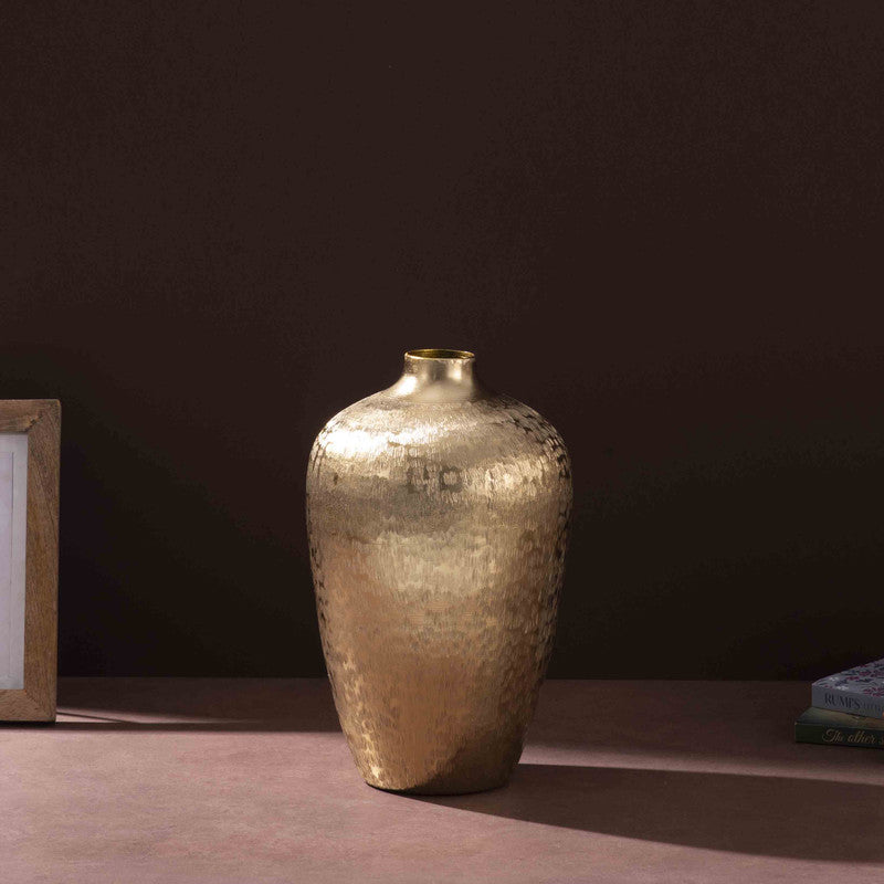 Antiqua I Metal Vase media 3