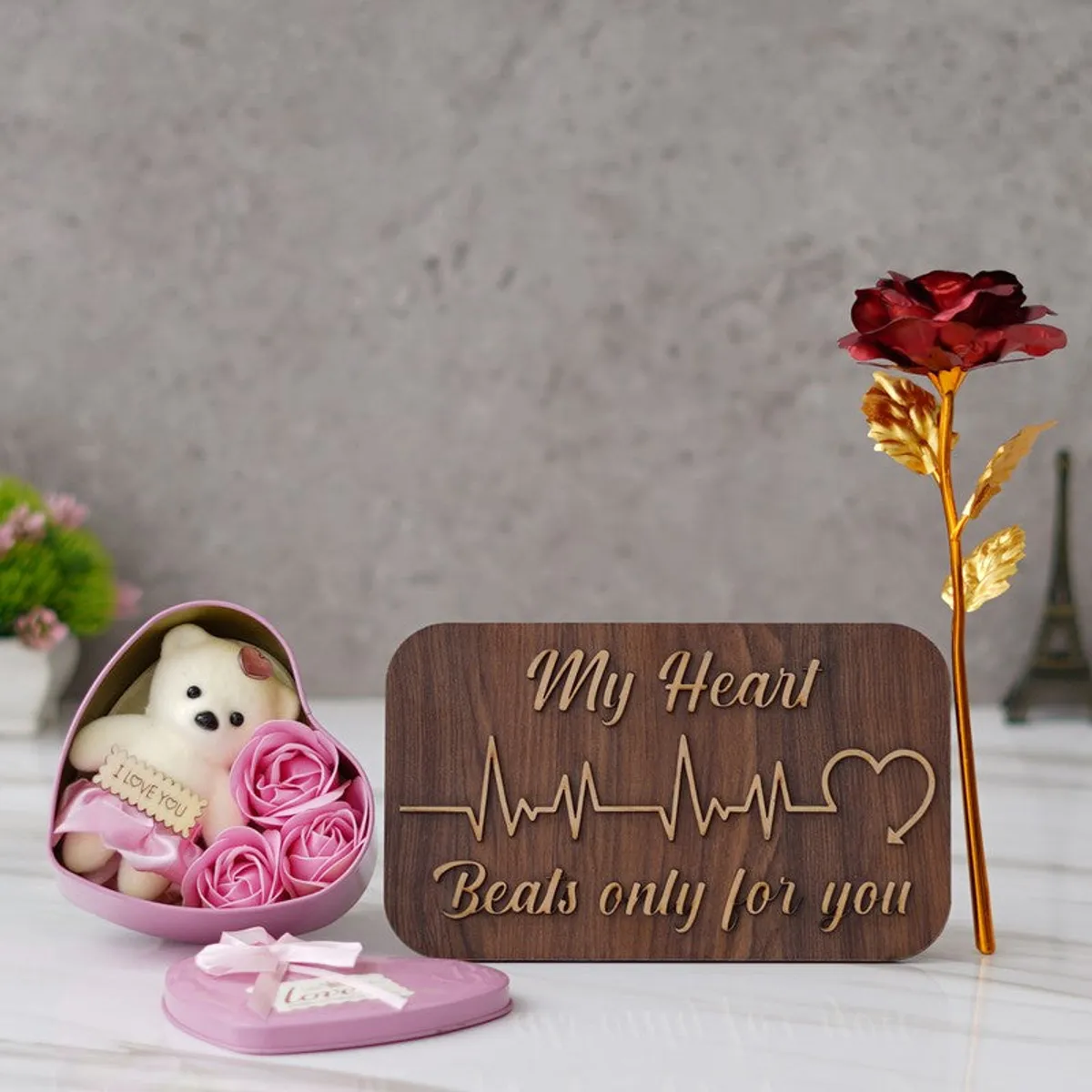 Romantic three-piece gift set with heart box, plaque and red rose