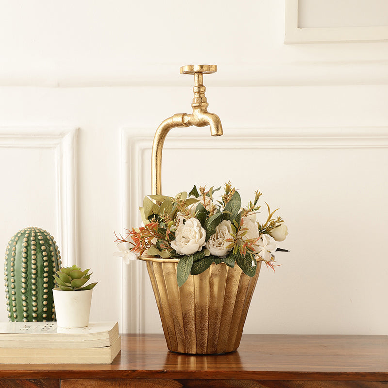 Adole Planter - Gold media 3