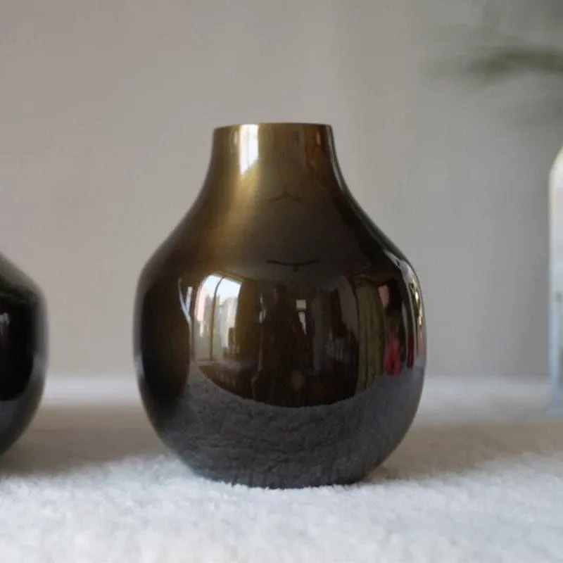 Elosi Metal Vase - Antique Brass media 3