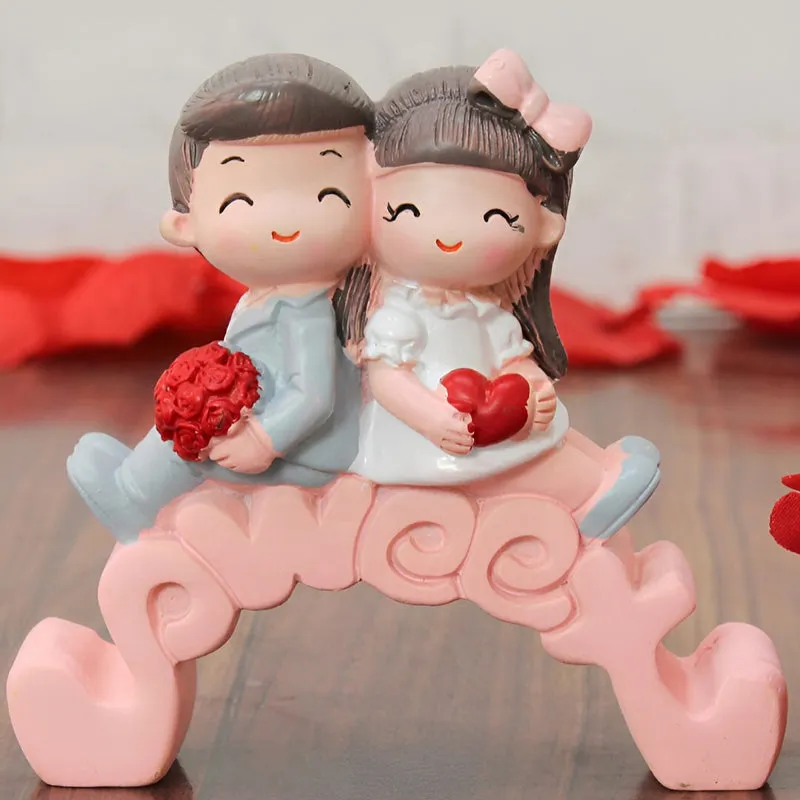 Sweet Couple Resin Showpiece media 1
