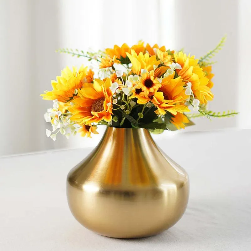 Lumio Metal Vase media 1