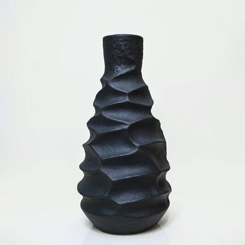 Avenza Sculpted Ceramic Vase - Black media 3