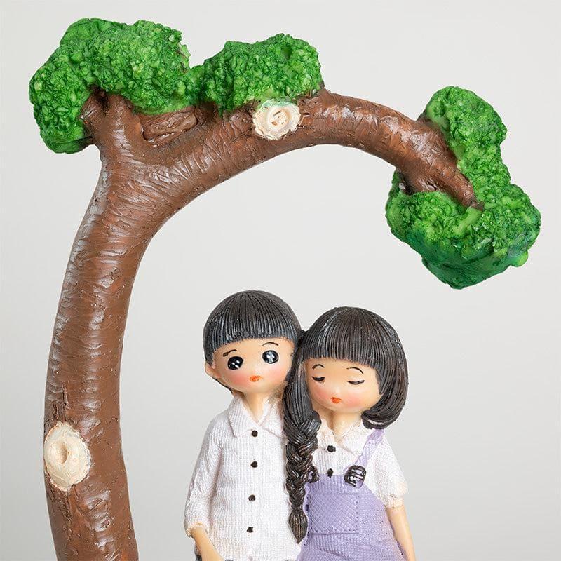 Couple Candid Showpiece media 5