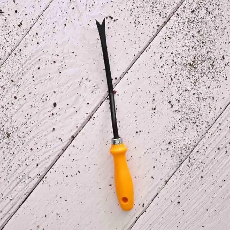 UGAOO Gardening Single Prong Weeder With PVC Handle media 1