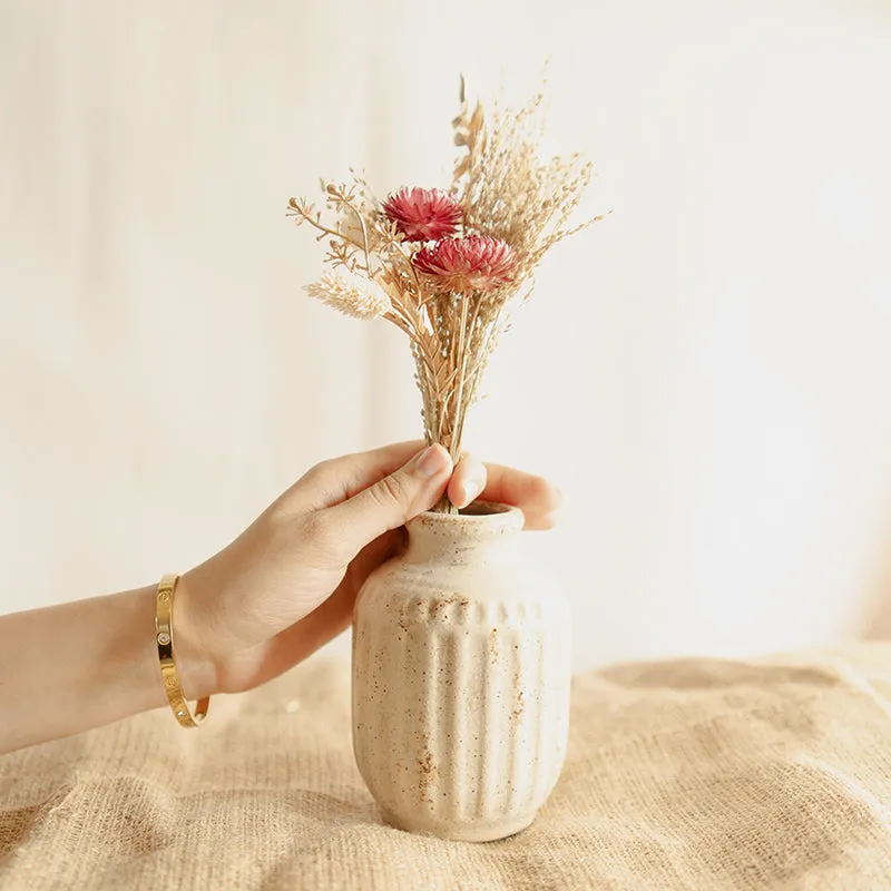 Sunhusk Neo Porcelain Vase With Dried Flower media 1