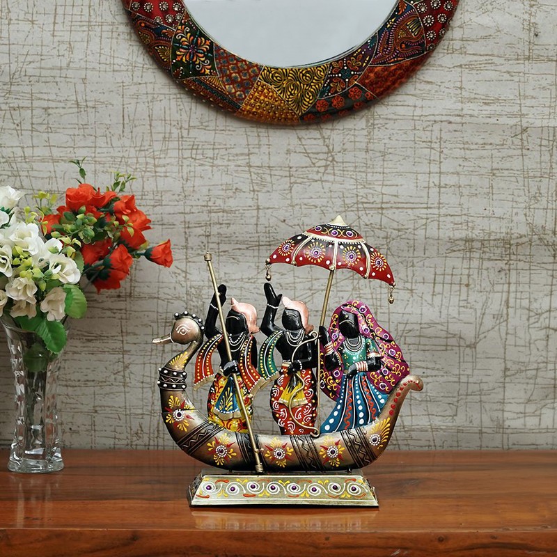 Handcrafted Elegance Metal Showpieces