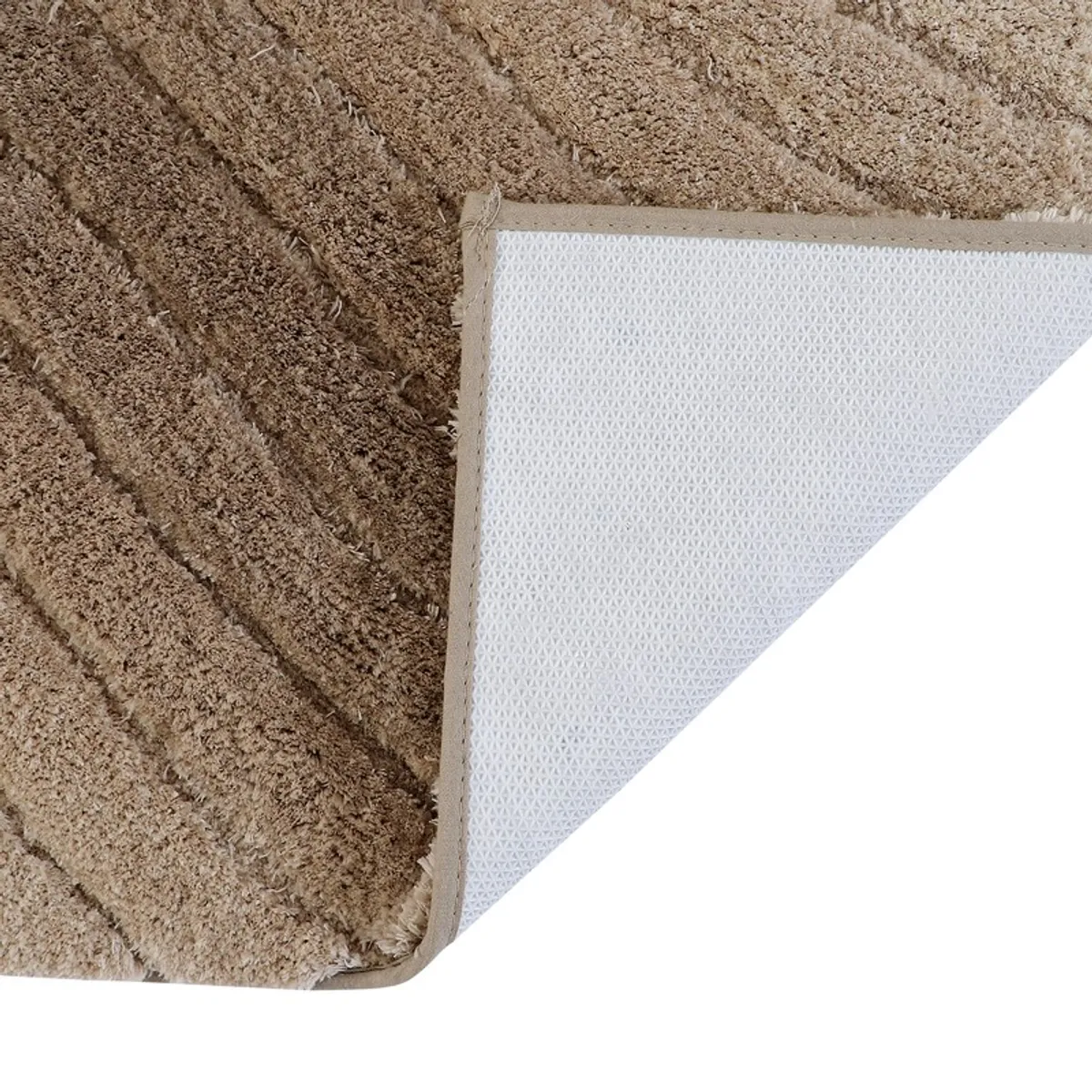 Close-up of the bath mat's anti-slip backing and textured surface