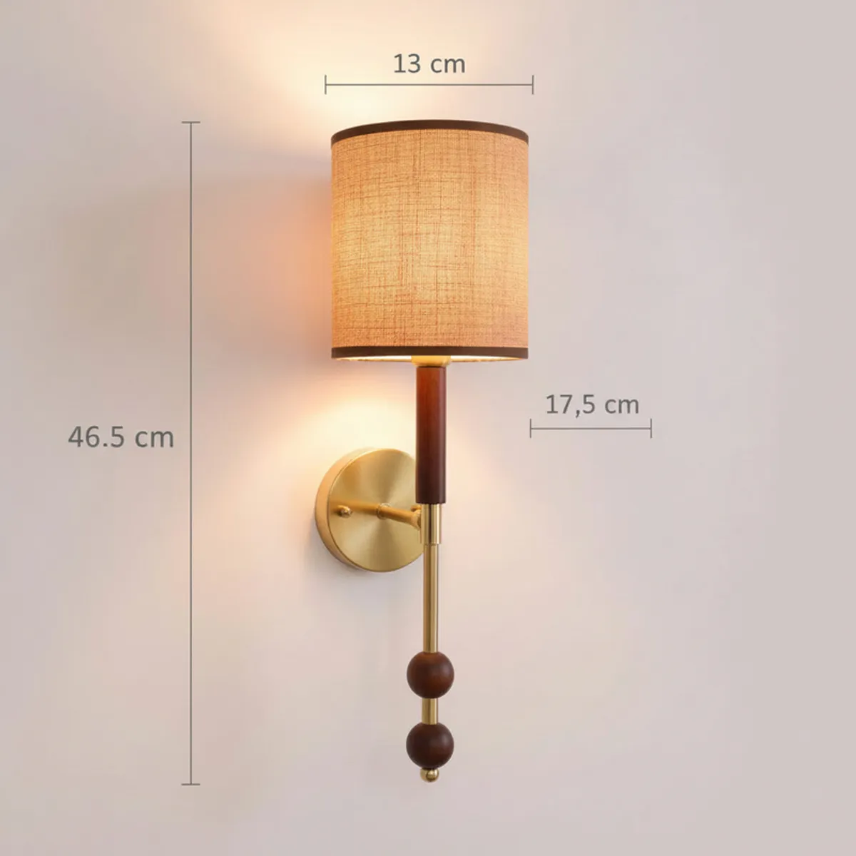 Wall lamp shown with its 46.5 cm height and 17.5 cm projection
