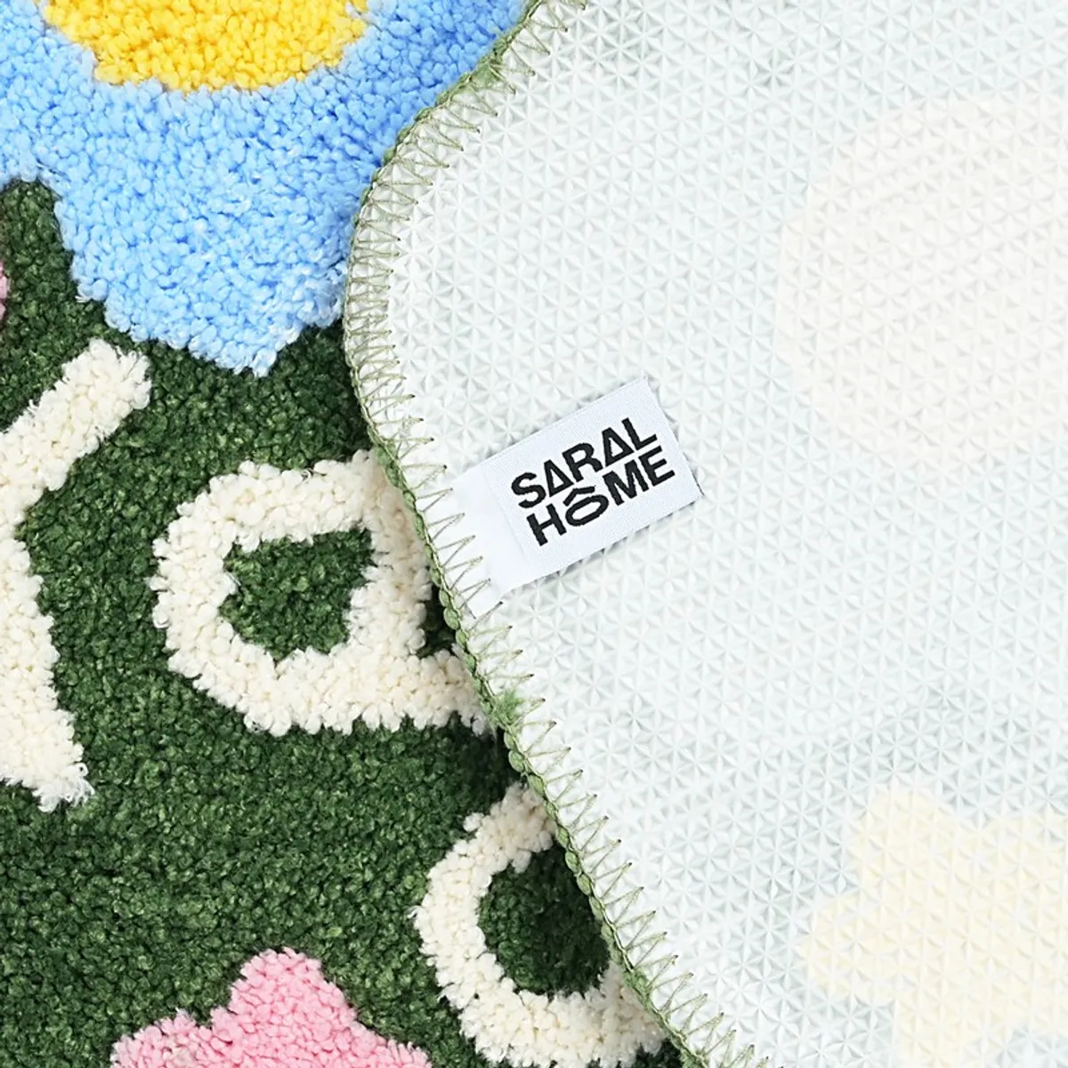 Close-up of the anti-skid backing and edge of the bath mat