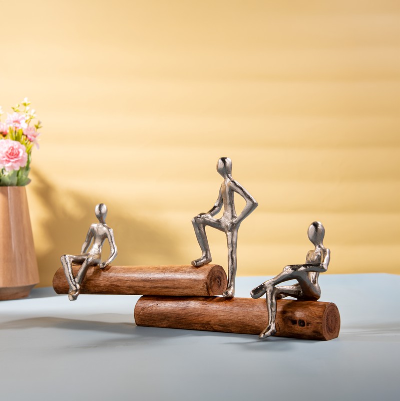Thoughtful Trio Wooden Showpiece