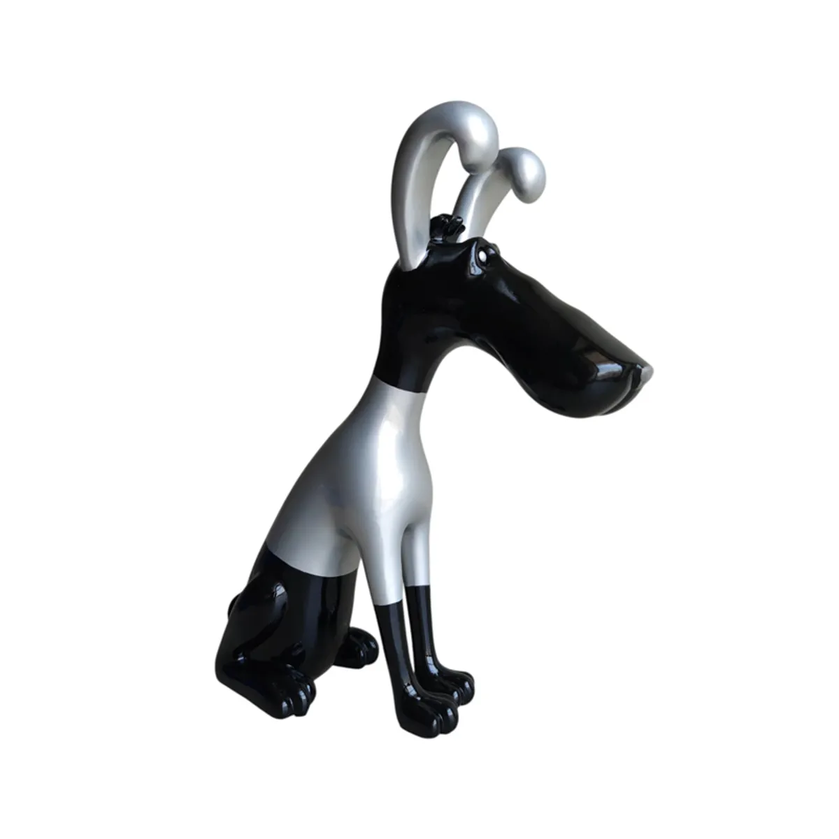 Side profile of the black and silver hound showpiece