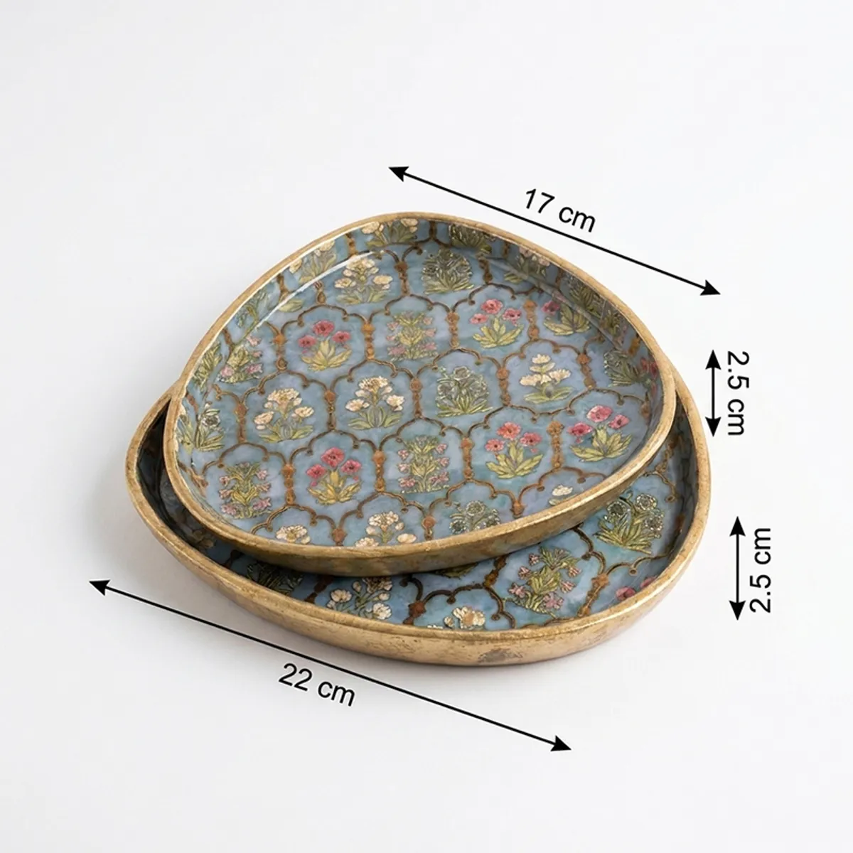 Two nesting trays shown with measurements of 22 cm and 17 cm