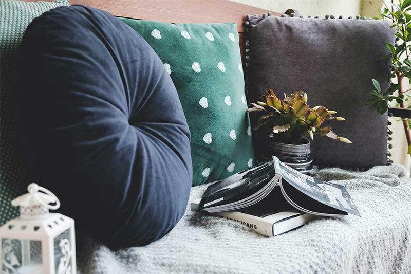 A Guide To Decorate Your Home With Cushions!