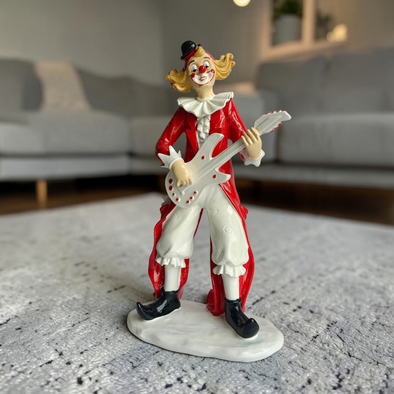 Banjo Clown Showpiece