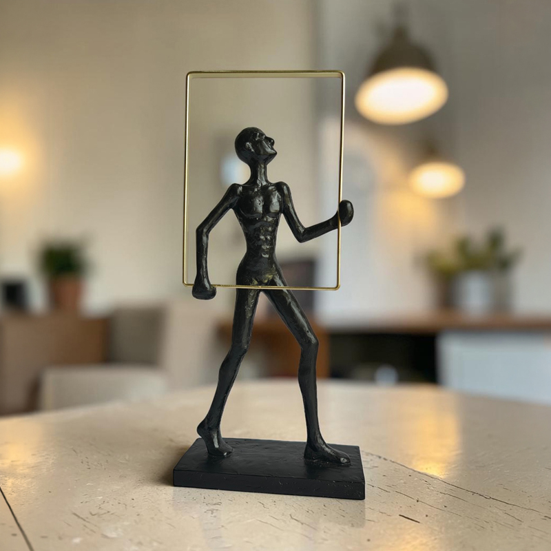 Diamond Walker Showpiece - Black