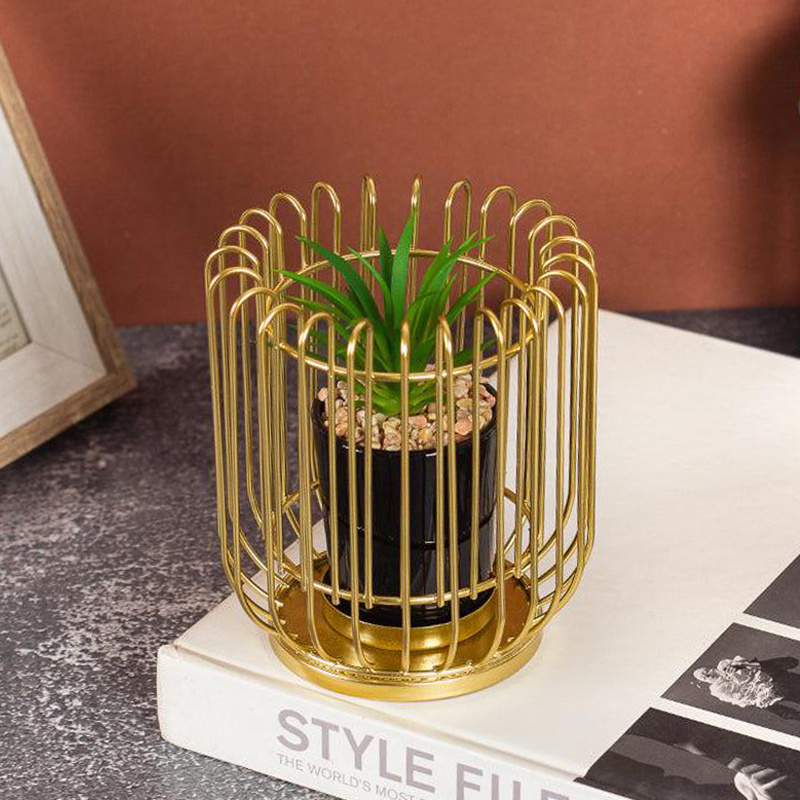 Freyana Metal Planter