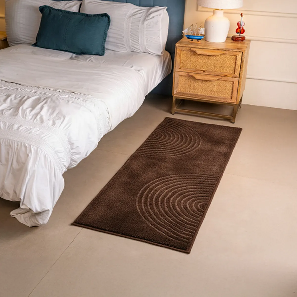 Brown arc-pattern runner rug placed beside a bed