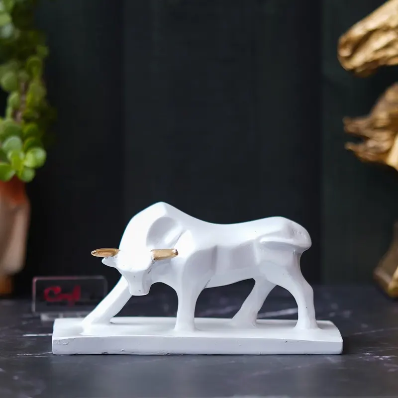 Alpine Bull Majesty Showpiece