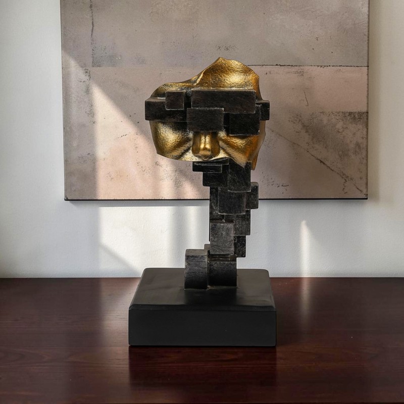 Eyes Shut Abstract Face Showpiece