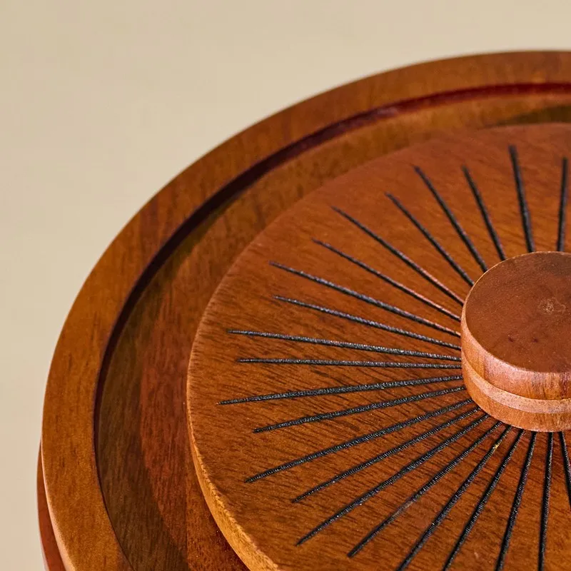 Close-up of the brown wooden sunburst lid and radial detailing