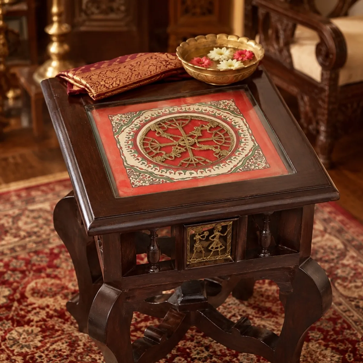 Close-up of the glossy tabletop with a red geometric decorative centre.